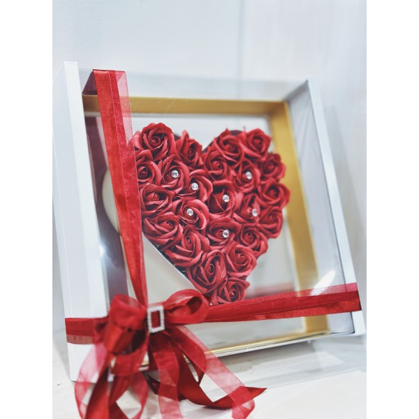 Κουτί καρδιά με κόκκινα τριαντάφυλλα ΚΤ02