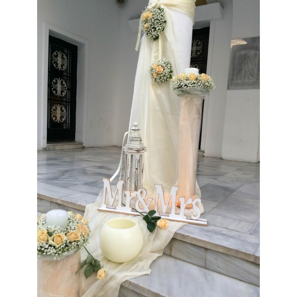Wedding decoration with plaster and roses