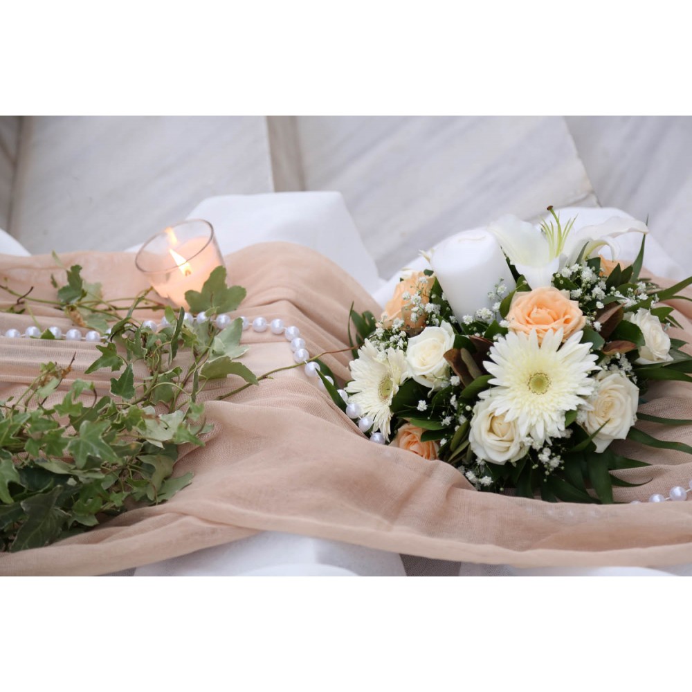 Wedding decoration with somon roses