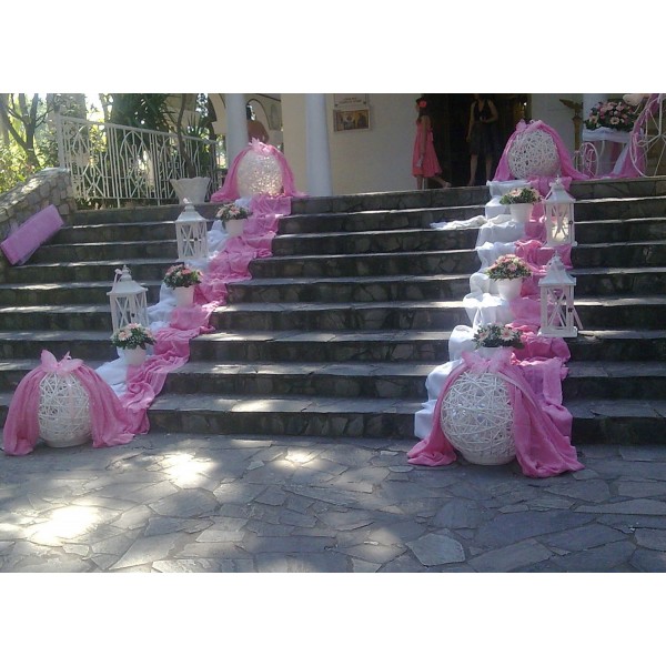  Theme white balls in pink and white
